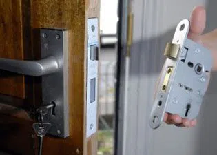 Skokie Locksmith Service Skokie, IL 847-462-7231 - 6a-Locks-Replace